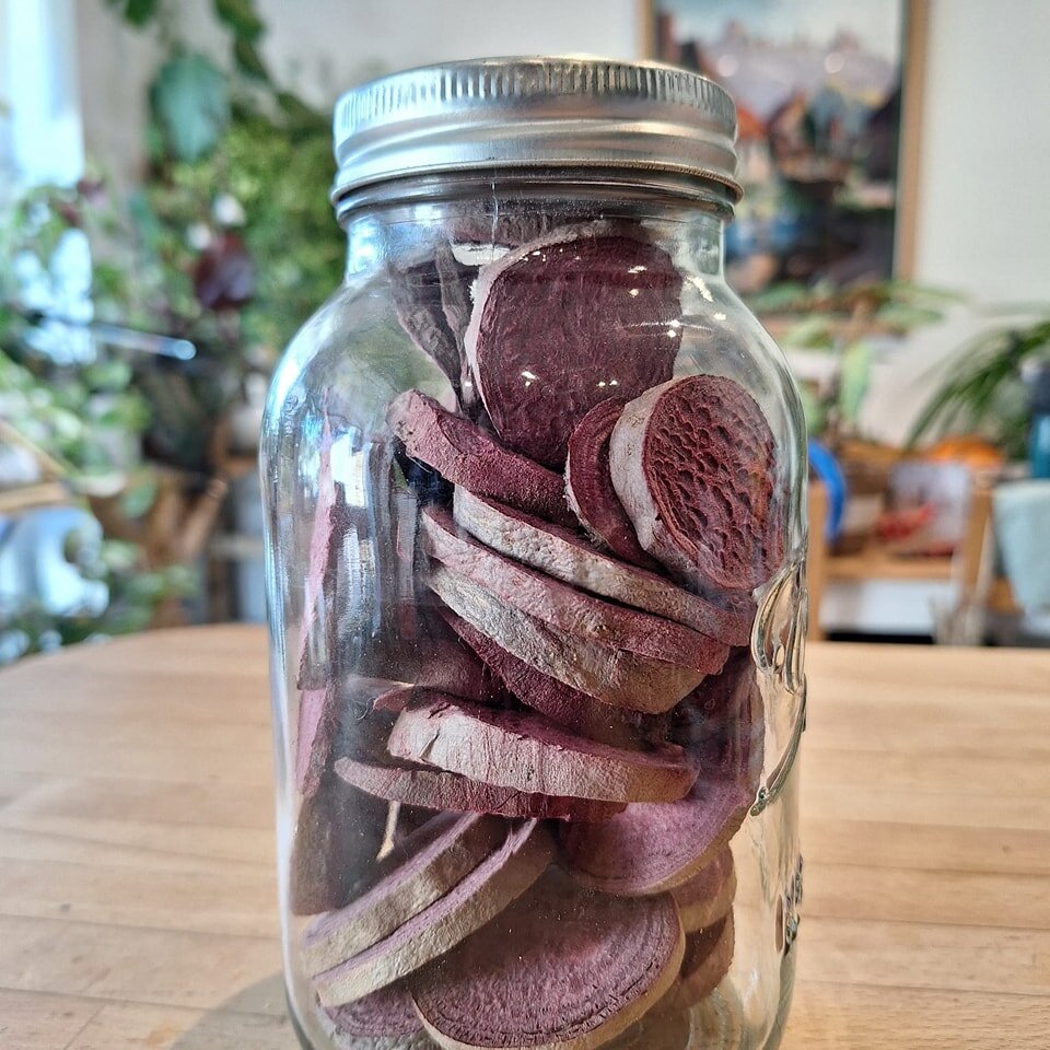 Tasty Beetroot crisps!!! #freezedrying is the perfect way to keep your harvest all winter long. We had a last few Beetroot left over from this year's crop, so chopped them up nice and thin and ran them through our #harvestrightfreezedryer.... #freeze