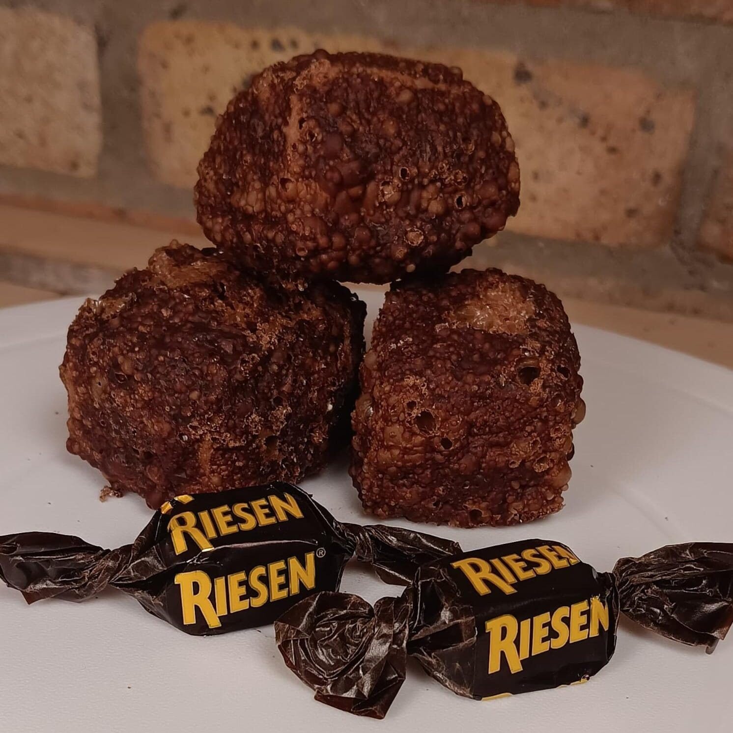 Some of our favourite sweet snacks for the Used Lab Machines office. The #harvestrightfreezedryer seriously takes sweets and chocolates to the next level!!

Check out ulmfreezedryers.com for more info. 
 #freezedried #freezedrying #freezedryer #harve