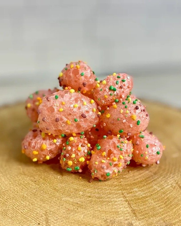 Different sweets can be fun to experiment with in your freeze dryer. Some small, chewy candies will expand to nearly triple their size. Along with this massive size change, they&rsquo;ll also change textures! The sweet goes from a chewy treat to a cr
