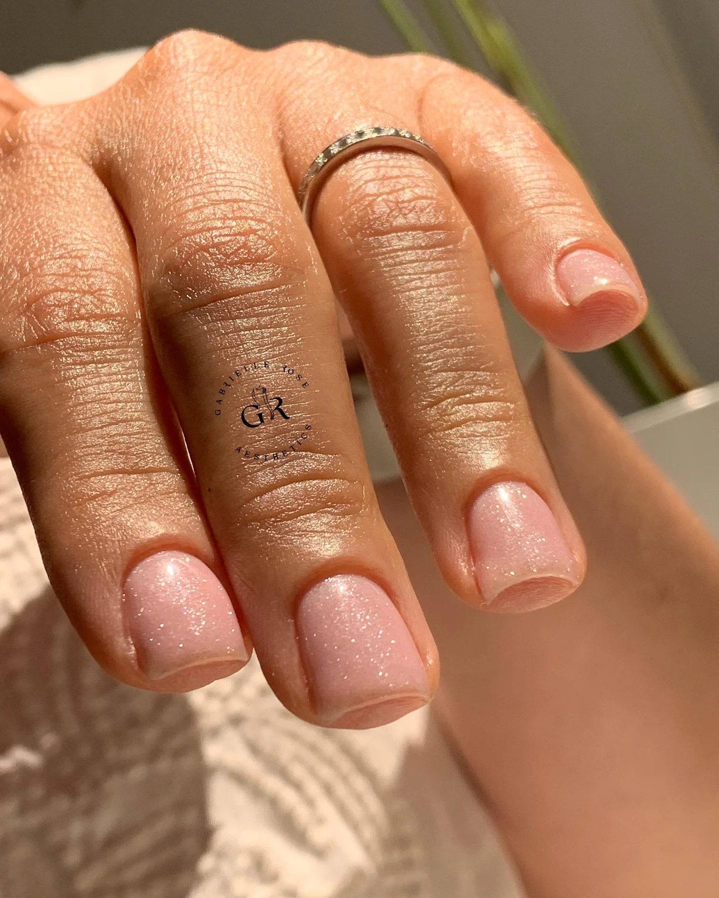 𝐄𝐍𝐇𝐀𝐍𝐂𝐄𝐃 𝐆𝐄𝐋 𝐌𝐀𝐍𝐈𝐂𝐔𝐑𝐄

Une prestation pour des ongles beaux, solides et soign&eacute;s ✨

Tu aimes garder tes ongles courts, naturels mais impeccables ?
Le renfort est fait pour toi 👌🏾

Le renfort apporte tenue, solidit&eacute; e