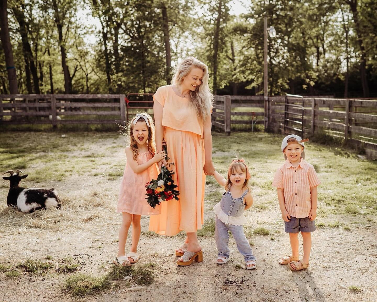 And the final flower garden mini session to share! These darlings and their stunning mama are just full of personality. I love the beautiful pops of color! Thank you again @gracegardensfloral for inviting me to your magical farm and allowing me to ca
