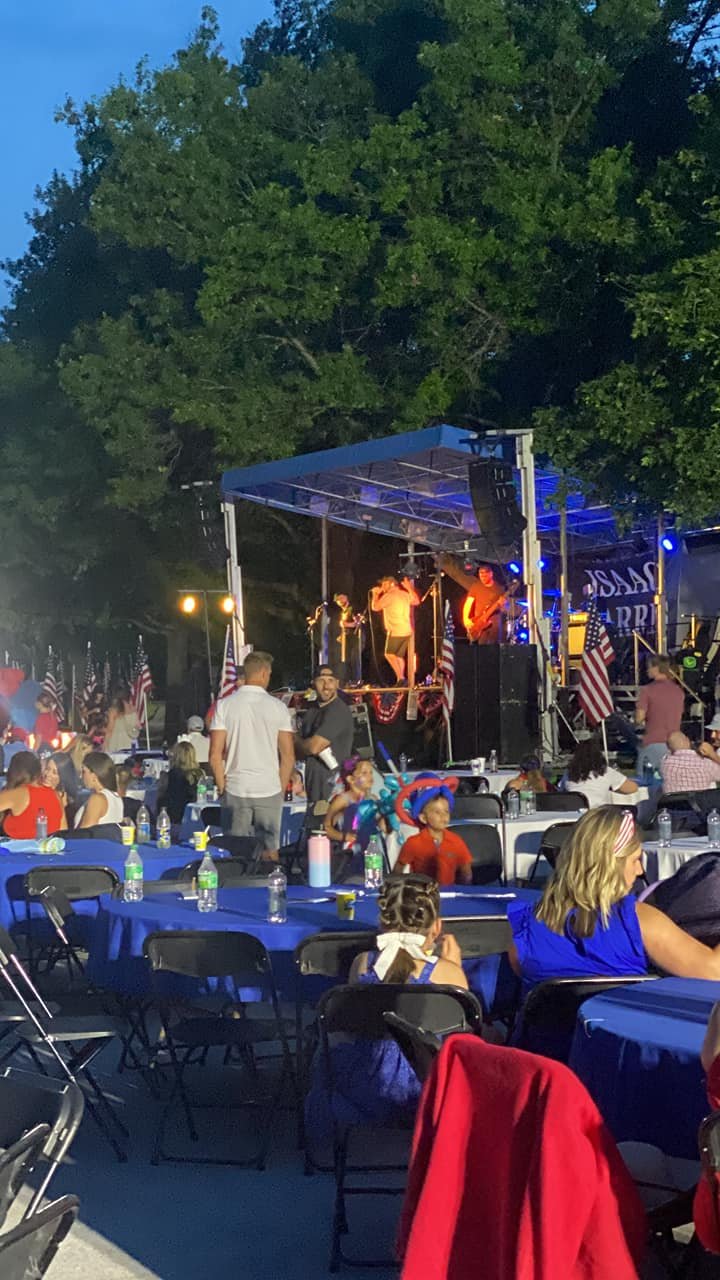 If I have any friends on here who belong to Shadow Ridge Country Club&hellip; hi 😁 I&rsquo;ll play with you if you ever need a fourth! ⛳️🏌🏽 I&rsquo;m a consistent bogey player lol I want to play this course! Fire work show tonight with my love Jam