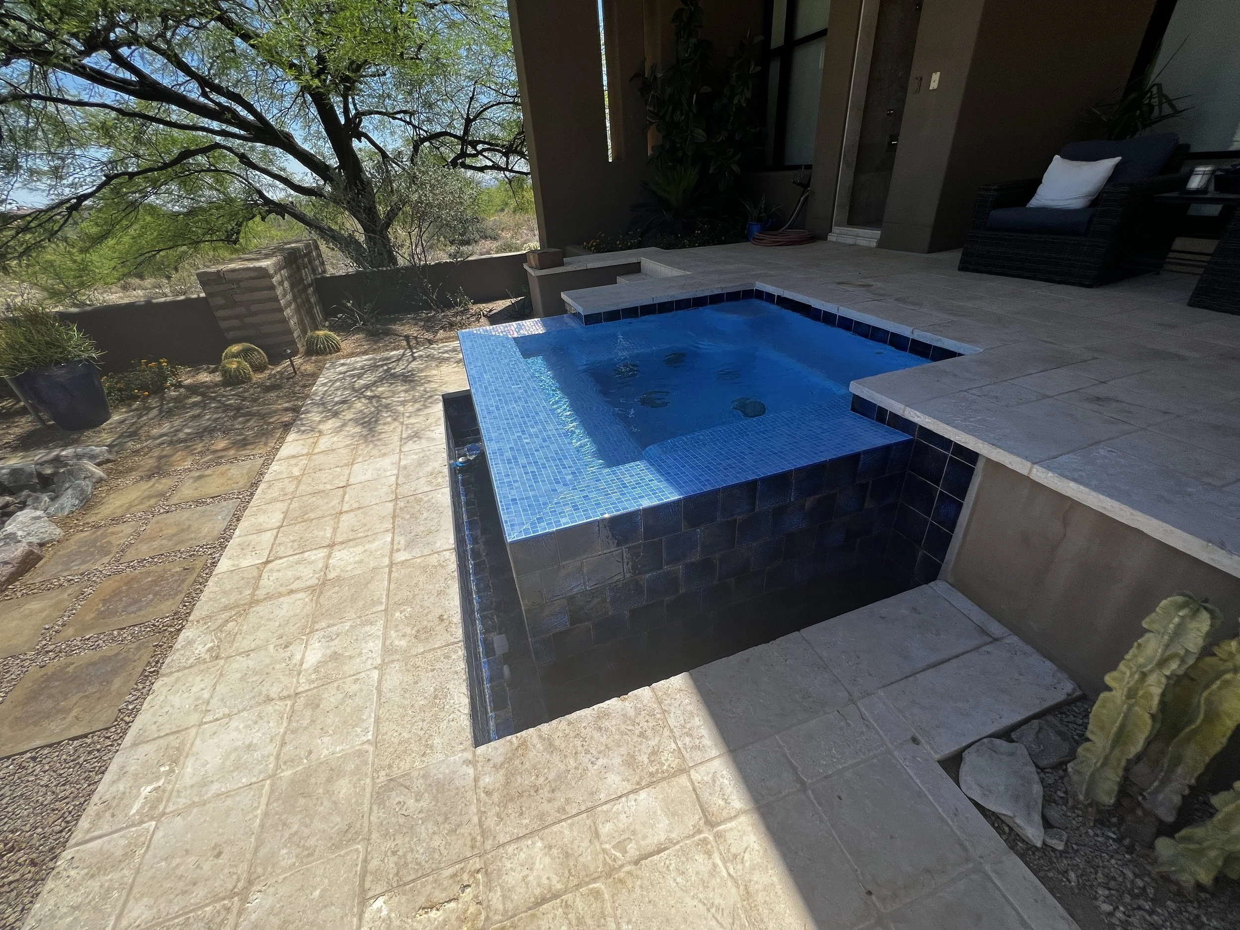 inished negative-edge spa in Phoenix with new 6x6 blue exterior tiles and multi-shaded 1x1 blue interior pool tiles.