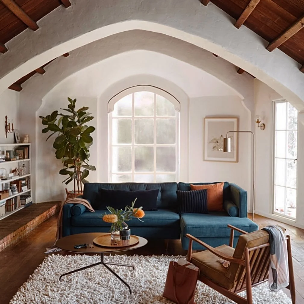 Can never go wrong with white walls and warm wood floors. A timeless classic that never goes out of style!