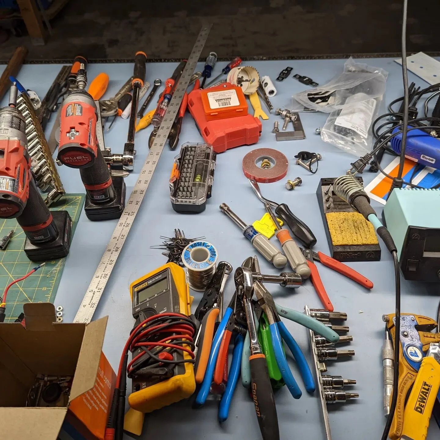 Always a bunch of projects all going on simultaneously! I guess when I start looking for tools on the workbench before the tool box, it's time to put stuff away!
#obeliskappliedarts #tooltime