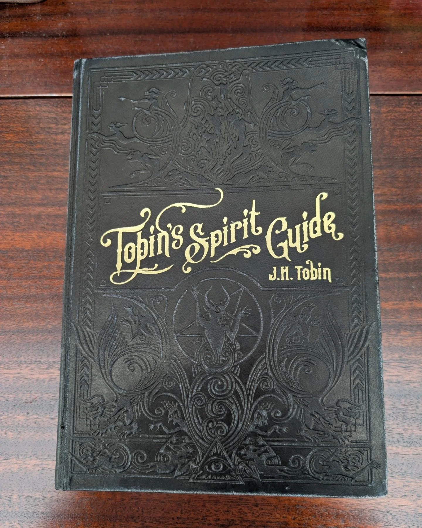I am happy to announce I have now in my possession a book I have wanted for decades! It far exceeds all expectations! I have already had the opportunity  to reference it a few times!

#magnoliclothiers #tobinsspiritguide