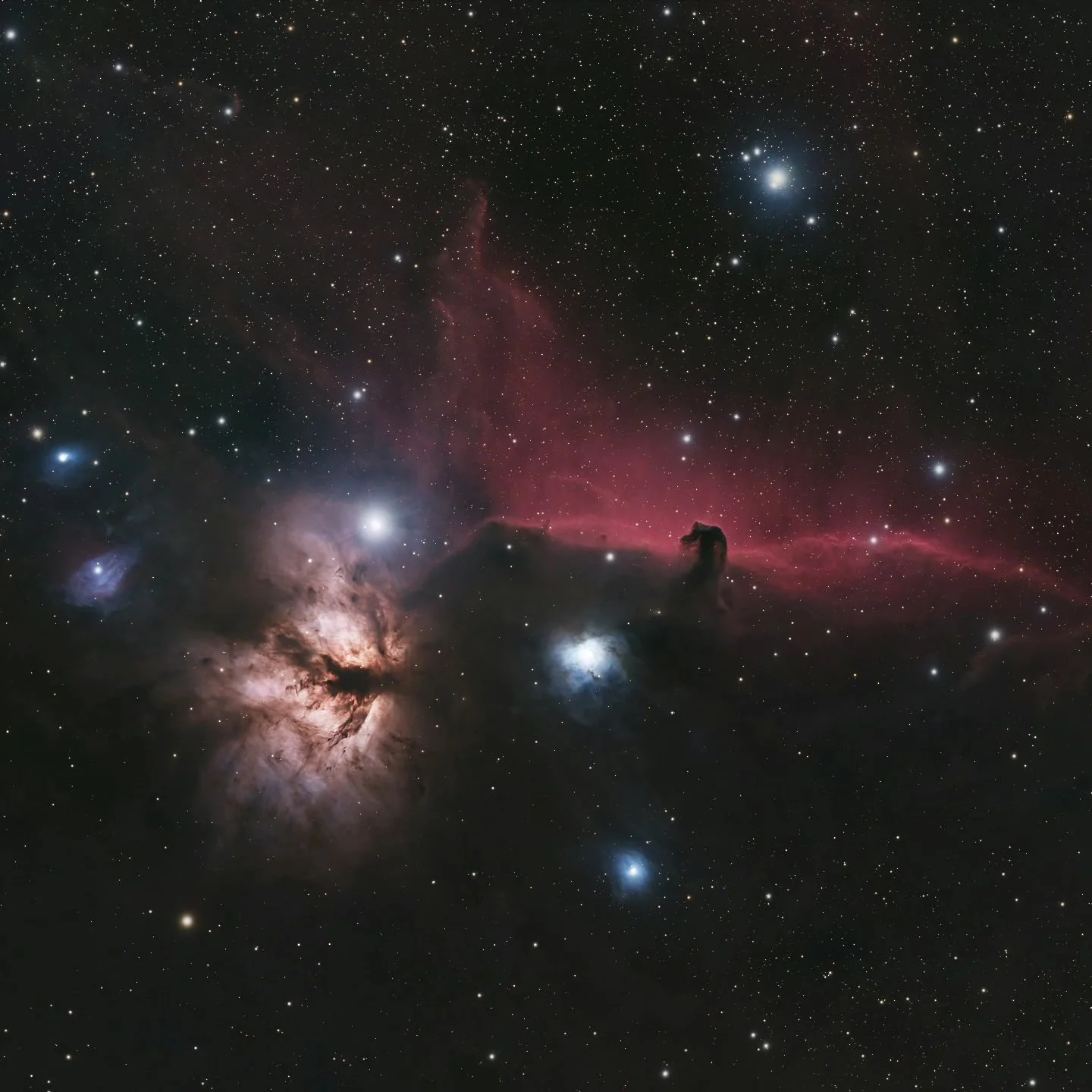 The Horsehead &amp; Flame Nebulas

More fantastic Orion deep sky objects from last weekend! These two are right next to the lowest star in Orion's belt, Alnitak.

Get out to some dark skies and look up!

#joshuatreenightskyfestival #darksky #stellarv