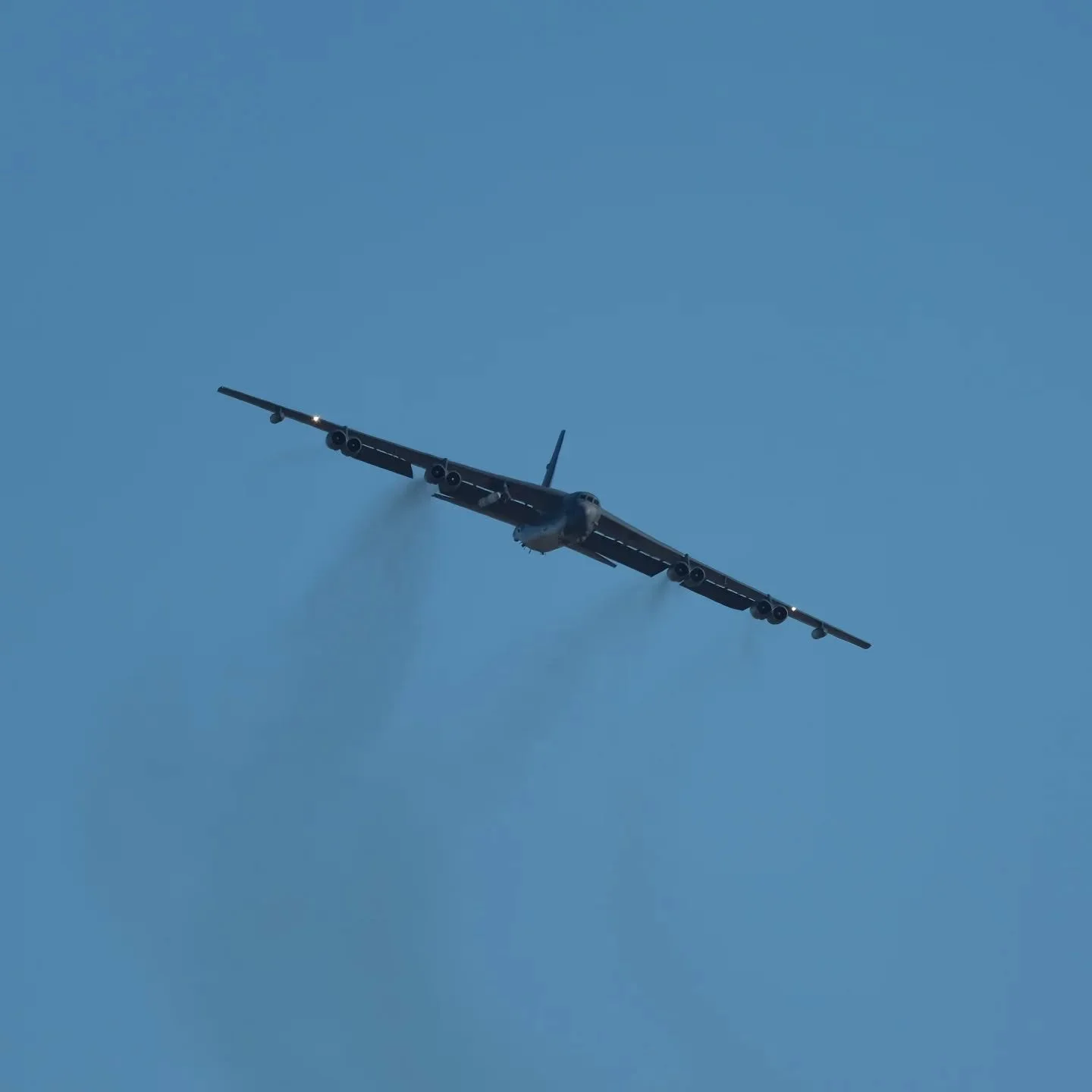 As we drove past Edwards Air Force Base this guy was doing touch and go landings. The smoke trails as they got on the throttle around the corners was a nice touch.