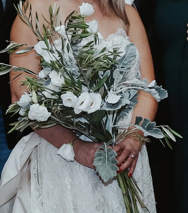 How to Make Your DIY Wedding Flower Arrangements