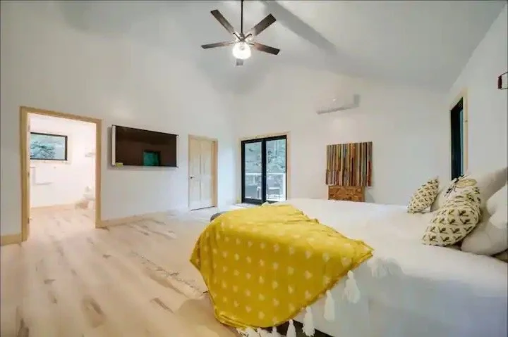 549feb95-9283-45c3-906d-1710e531ba05 Large.jpeg