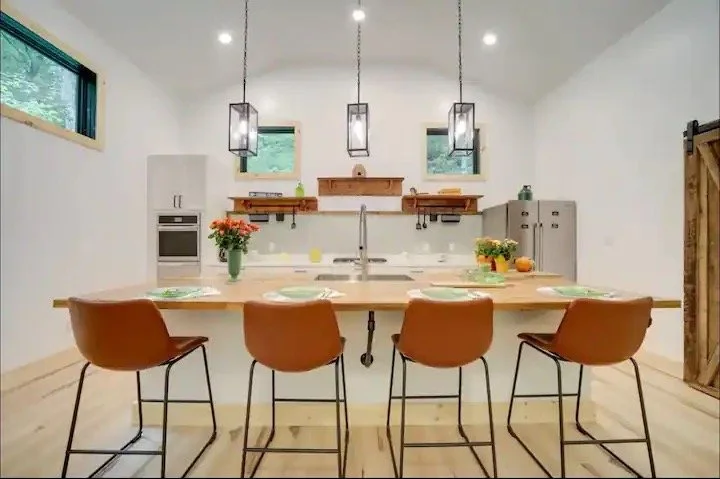 0a552f46-f4a3-4eac-9145-21f3a232cf96 Large.jpeg