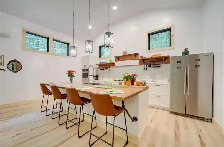 36440407-44bd-4733-b101-d837653e4304 Large.jpeg