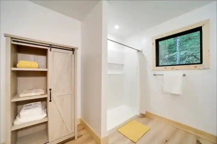 e62e683e-0a13-4dac-8f97-b068cd401b64 Large.jpeg