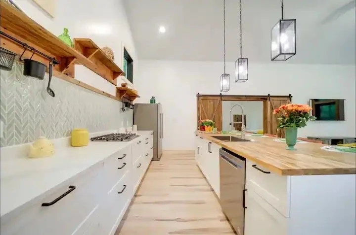 39ccd67e-d966-40a8-8c04-1fce4c27d9bf Large.jpeg