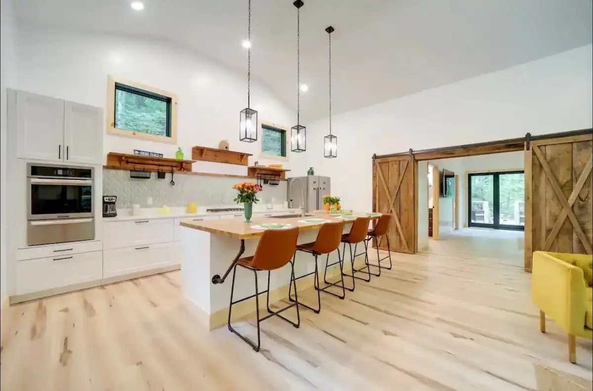 e6211f89-384b-4df1-a5bc-68c30e17db39 Large.jpeg