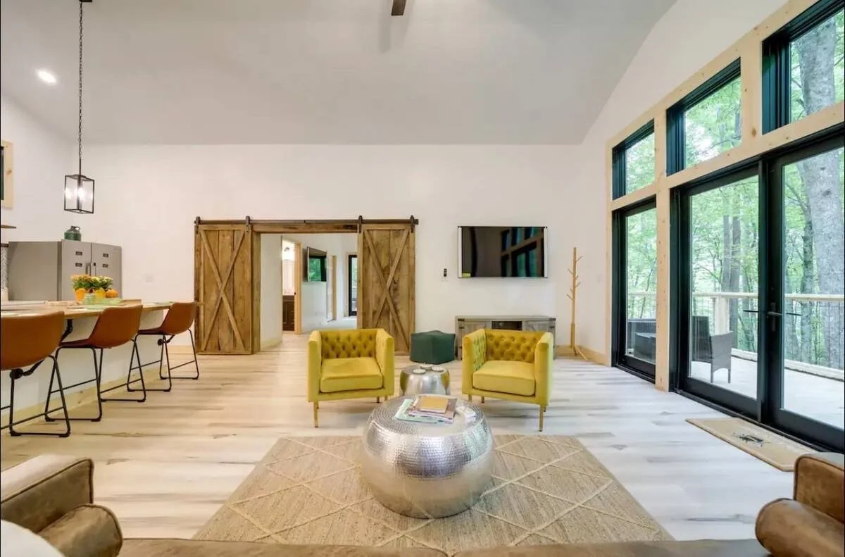 de8eb5d8-f009-4b22-88ac-1d64a2371b08 Large.jpeg