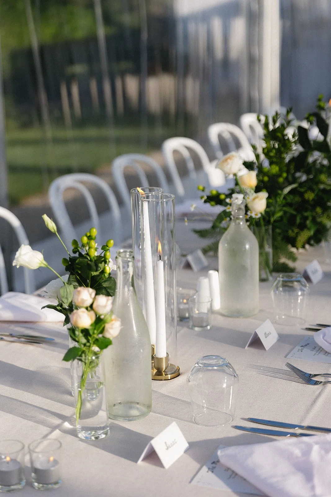 Our clear-view marquee styled with soft linens, marguerite daisies, petite roses, and lush greenery, a sweeping green arch - a late-summer dream. A touch of country charm, a hint of romance, and the perfect setting for celebrating love beneath the op