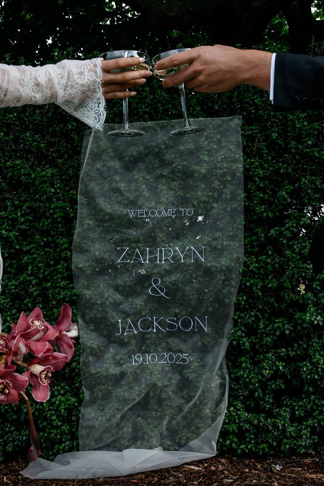 There's just something about a tulle &quot;veil&quot; sign  soft, romantic, and beautifully modern all at once.

A little whisper of fabric, a gentle drape, and suddenly your entrance feels like a moment straight from a love story. 🤍 Timeless, fresh