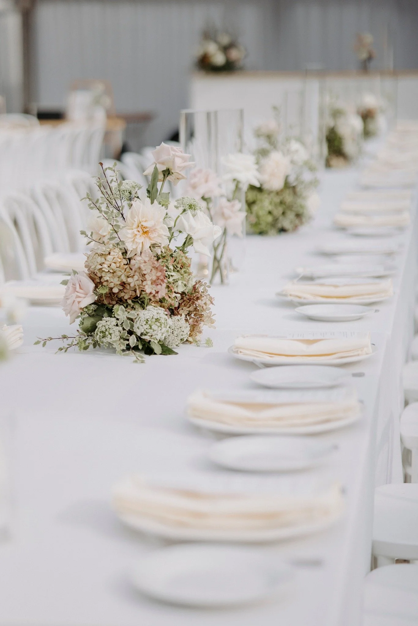 Vanilla tones, soft greens and the gentlest hint of pastel pink 🤍🌿
Thoughtful spacing keeps the table open for a sit-down feast and plentiful share-style dishes.

Gorgeous set up for Sarah &amp; Jordan by @victoria.hall.co

Photographer: @nownalway
