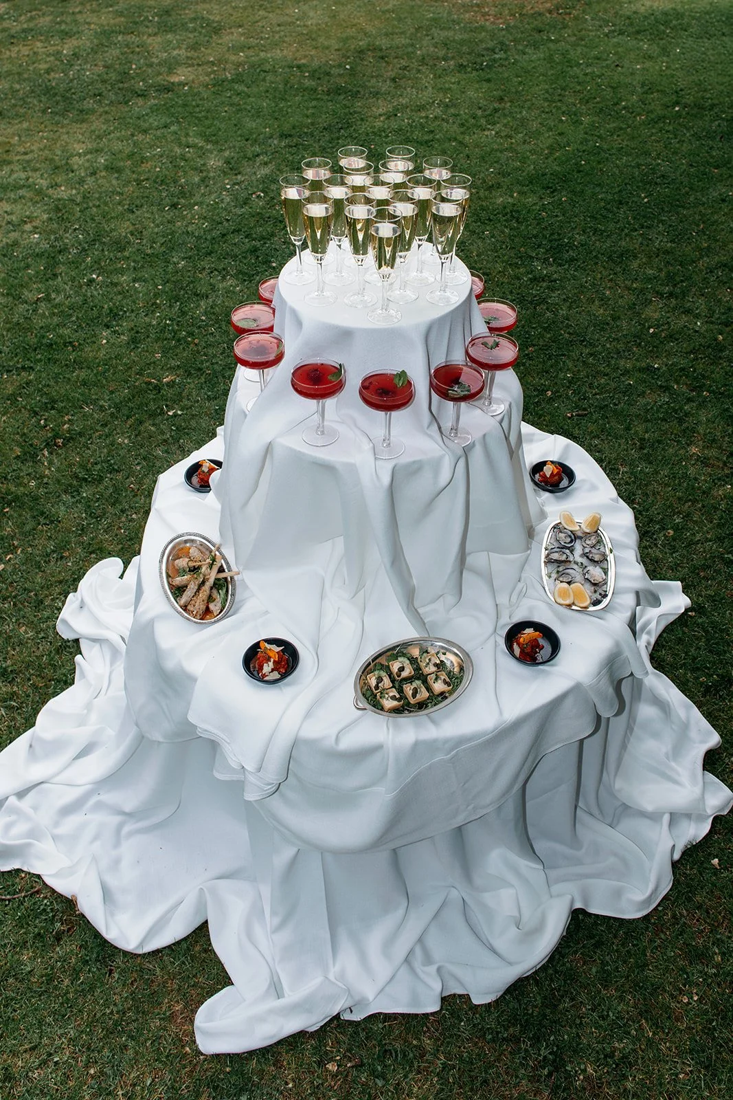 Let us introduce the COCKTAIL HOUR TOWER

Stacked cocktails + bite-sized goodness = the tower we never knew we needed.

Cocktail hour just got a glow-up.

Photo by @kinshipbykristy
Food by @crihotelsale
Styled by @thecreativeco.gippsland

#CocktailHo