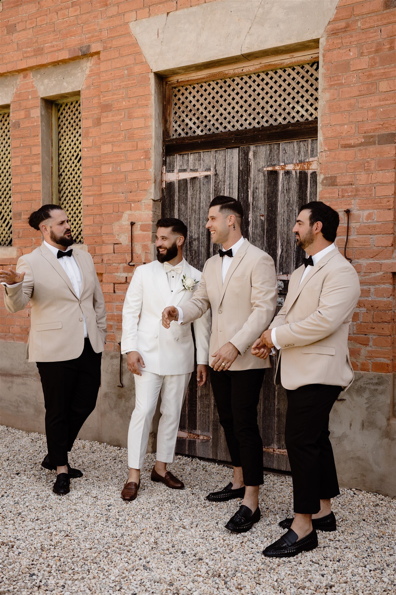 Can we just have a look at Rob (and the lads), rocking it in ivory white! How smooth are these gentlemen looking? We can definitely see Italian fashion sense here. 

And how cool to have a personalised embroidery by the team of @ysgtailors, perfectly