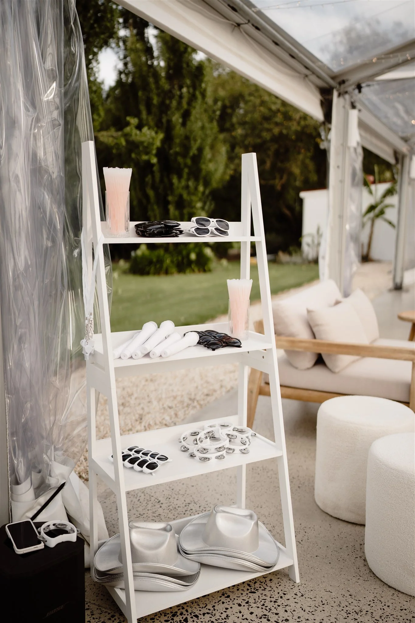 If you want to take your dance floor from great to *unforgettable*&hellip;

Add a little fun ✨

Hats, sunnies, glow sticks, tambourines, whatever gets your guests letting loose.

Trust us&hellip; it always ends in the best kind of chaos 💃🕺

Great i