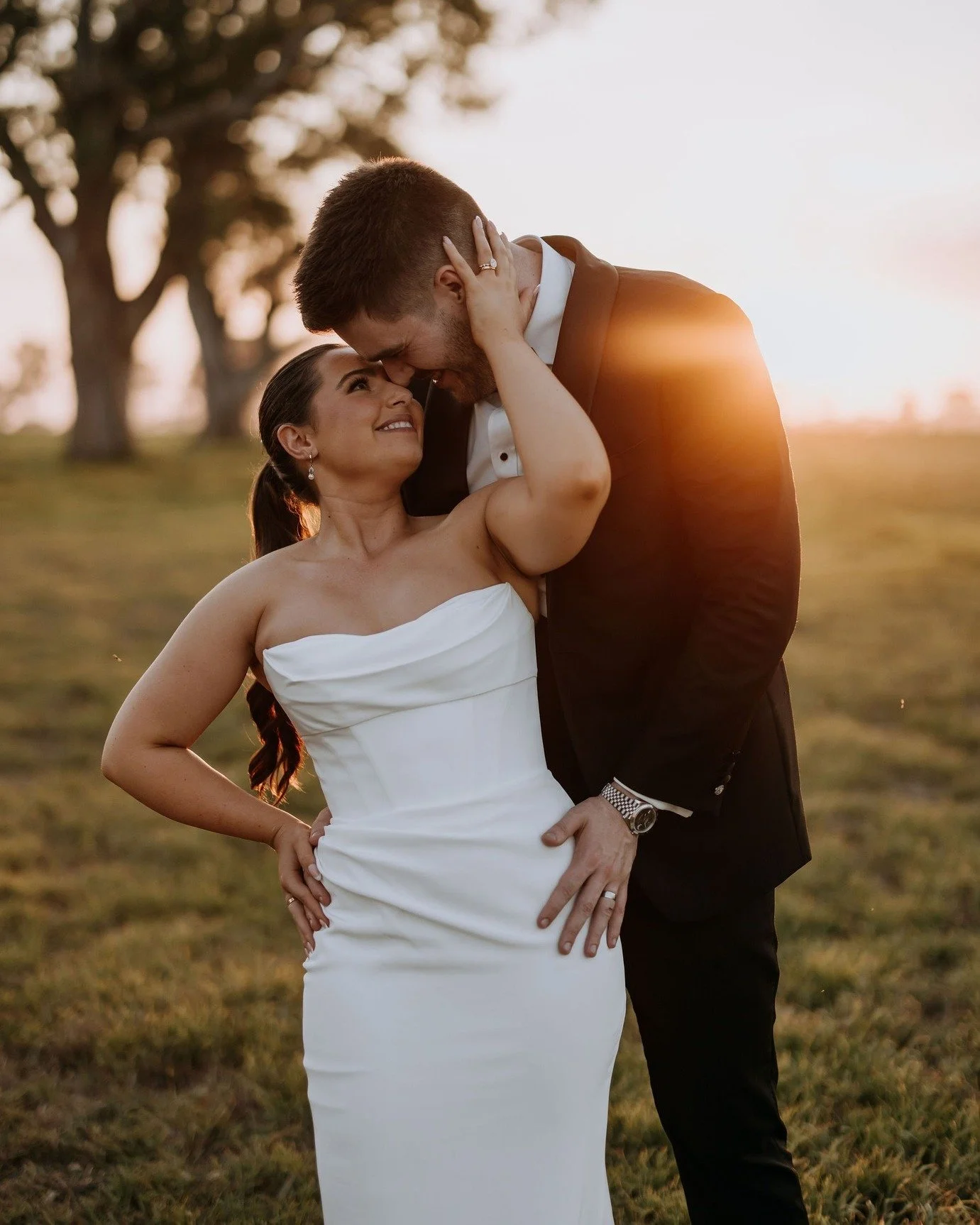 The perfect sunset, one quiet kiss, and a moment Kaysie &amp; Sam never forget. ✨
The countryside at its best.

Thanks @chamorecreations for this epic photo!

The team:
Celebrant: @meganthompsoncelebrant
Flowers: @pepperberryflora
Styling: @forethoug