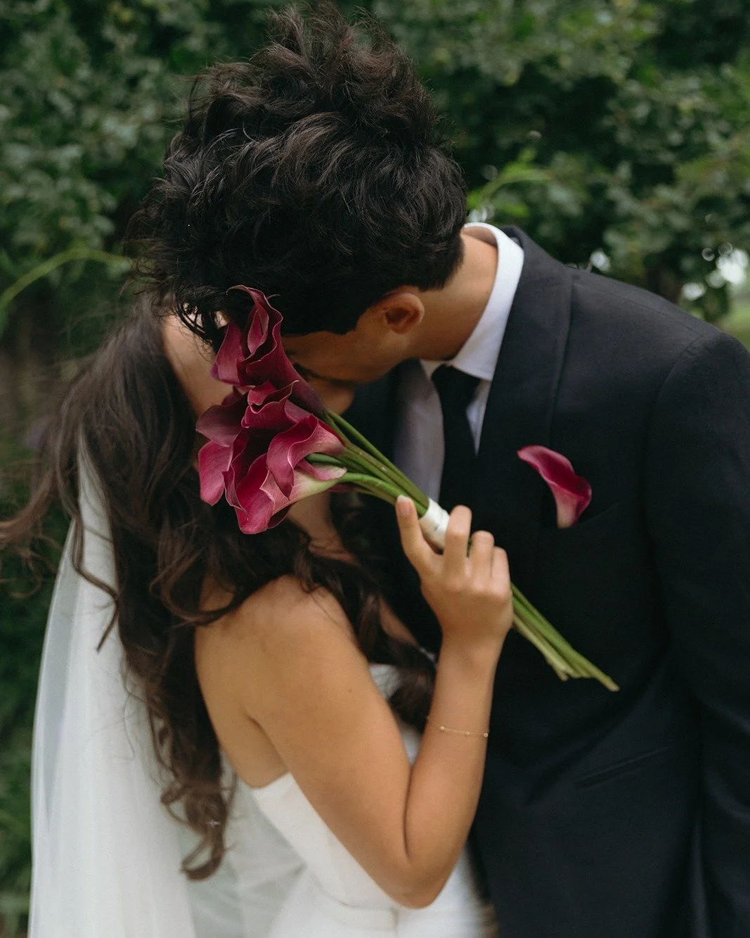 One of our biggest wedding day tips? Carve out little pockets of time that are just for the two of you. 🤍

A few minutes tucked away together. A quiet walk. A moment sitting somewhere away from everyone else.

Amongst the hugs, photos, champagne, sp