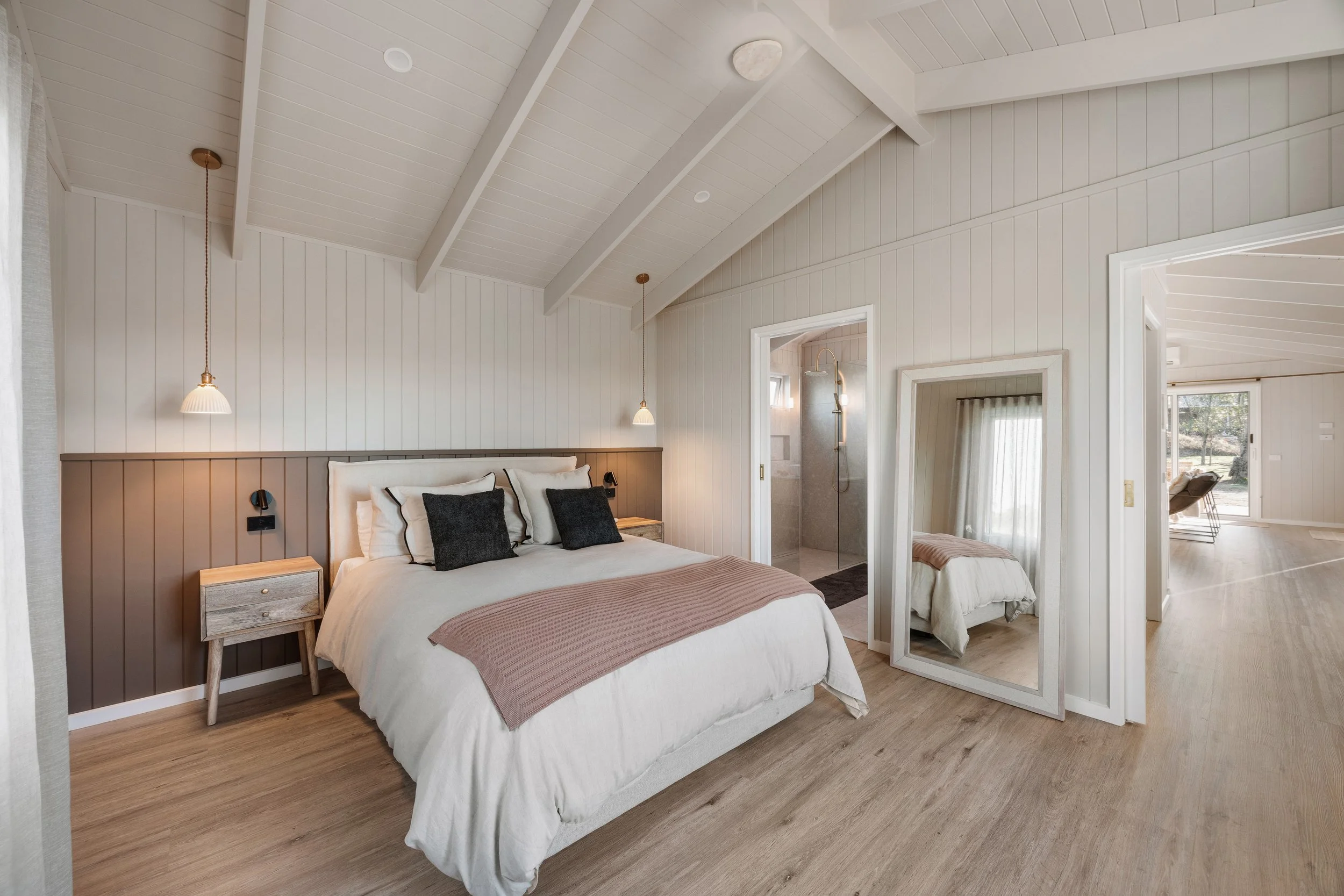 luxury-cabin-near-melbourne_Mountain_View_Hero_SOKL-4.jpg