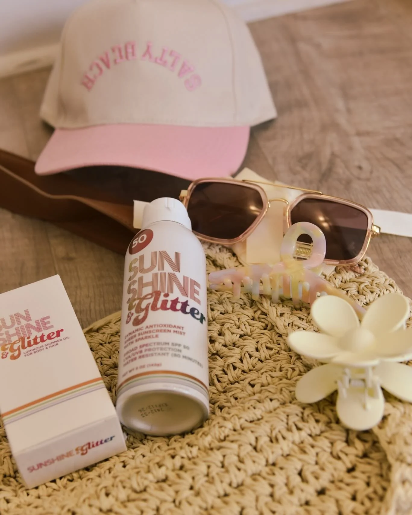 Beach day essentials: SPF, sunglasses, and effortless style😊☀️