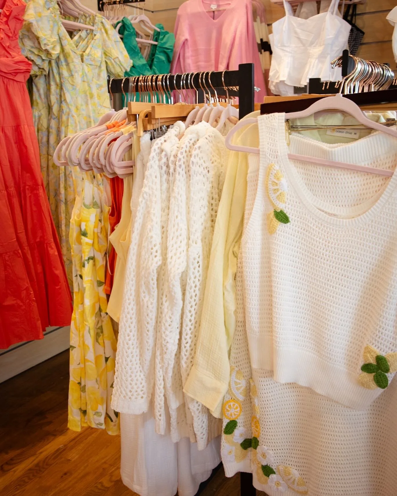 Friday vibes are here! Start your weekend off right shopping for your summer essentials . Store is open 9am-8pm today