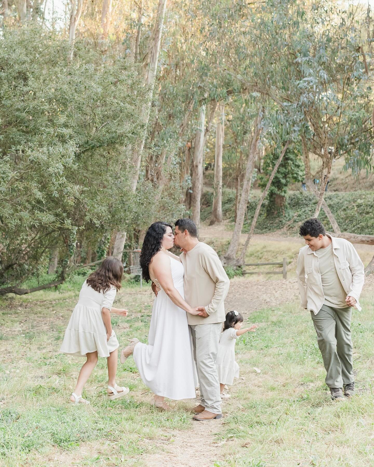 Awhile back, I had the absolute pleasure of photographing the Frausto-Lope family! 💛 Some of you might recognize these familiar faces as the heart and soul behind The Happy Cup Bar &ndash; bringing smiles (and the best treats) to every event! 🍓🍬🎉
