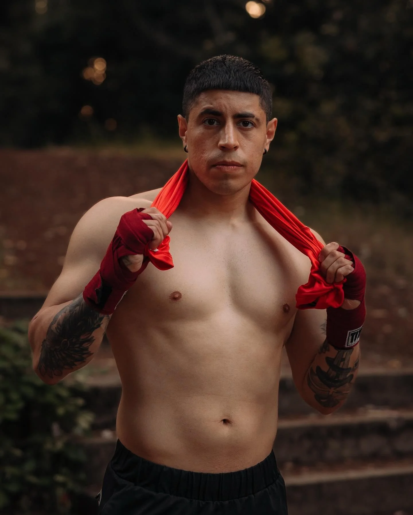 ✨ One location, two completely different vibes. For Diego&rsquo;s session, we went with a concept I&rsquo;ve been wanting to try out: formal vs. athletic. Think sharp, moody fits on one side and fight-night energy on the other 🥊👔.

What I love most