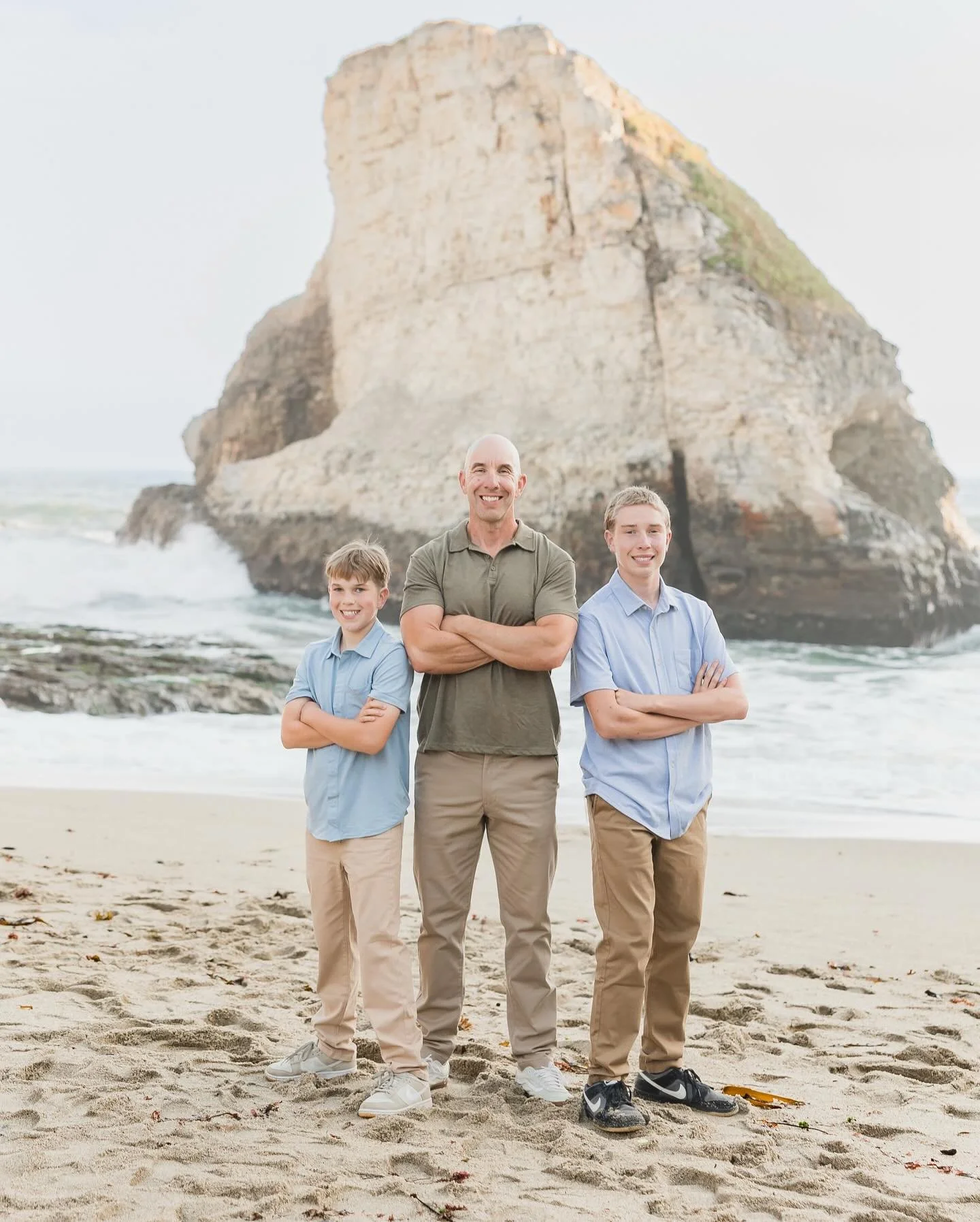 There&rsquo;s just something about dads with their boys that melts the heart. 🥹🤍 Watching Matt with Max + Ryder at Shark Fin Cove was pure magic, the laughter, the bear hugs, the playful chaos, and those quiet moments where you can see how much lov