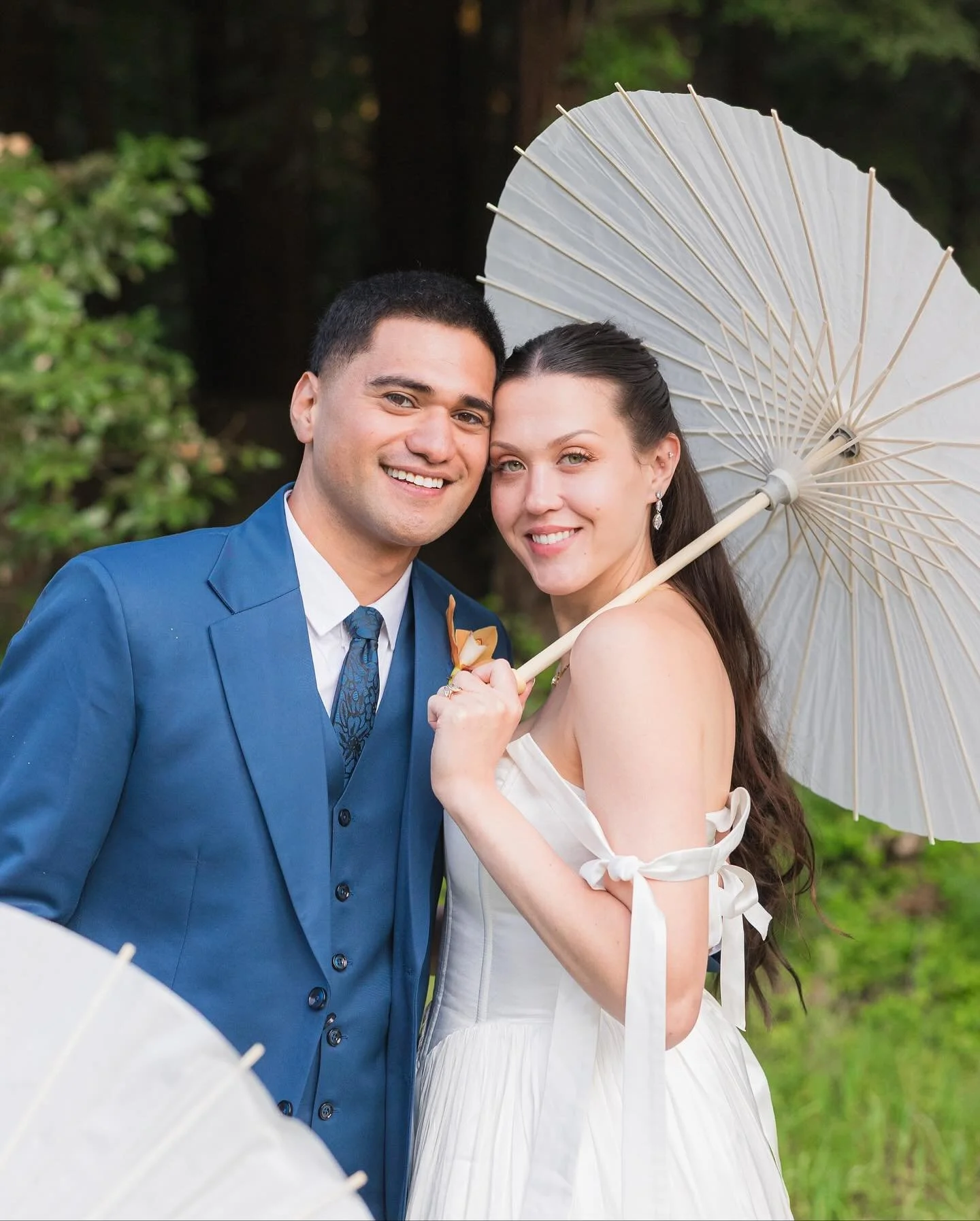 Lindsey + Joseph&rsquo;s day was nothing short of timeless - soft light, gentle laughter, and a love that felt grounded and effortless.
Surrounded by redwoods and their closest family, they honored both modern romance and Joseph&rsquo;s Samoan herita