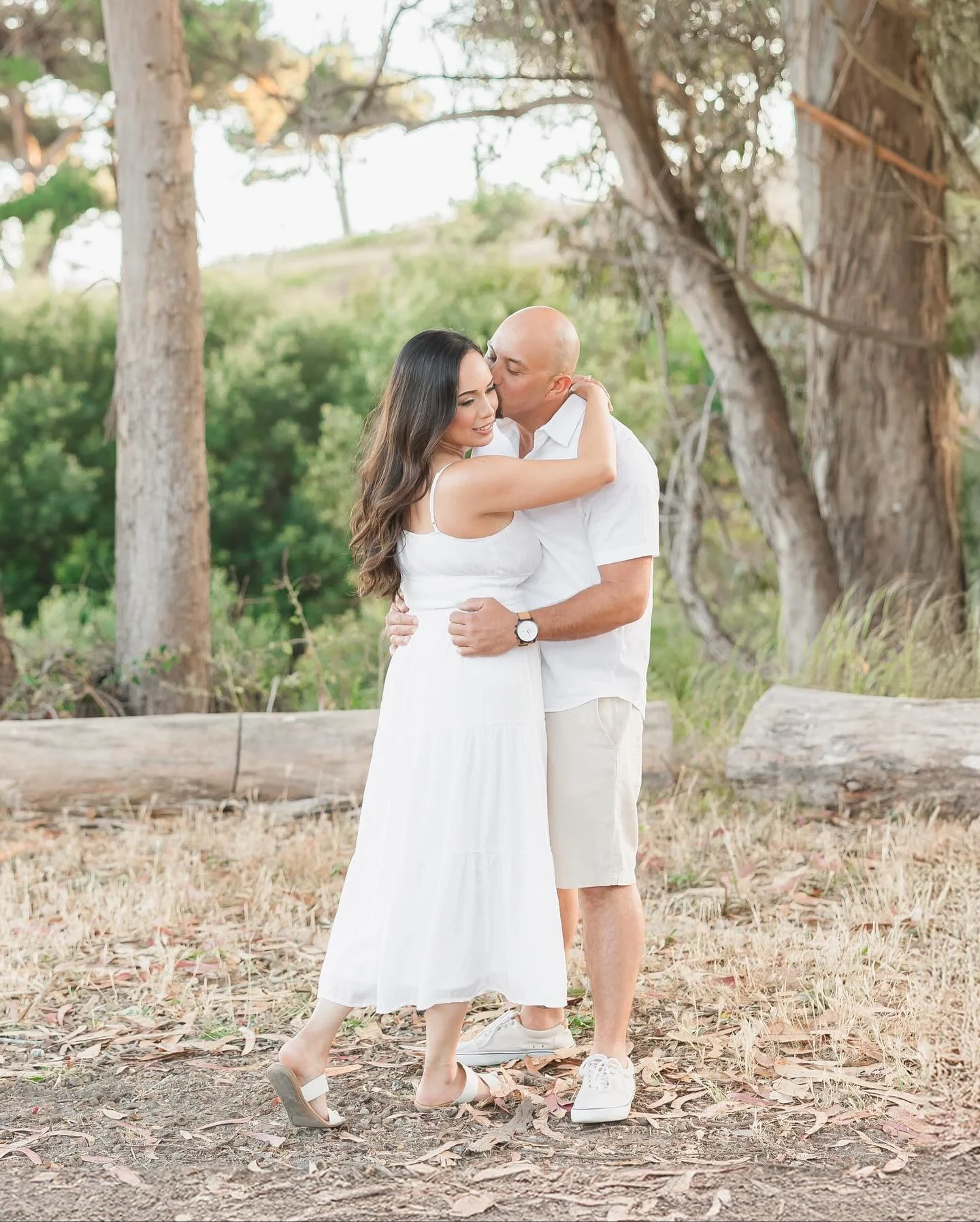 Hope + Bobby&rsquo;s engagement session felt like a quiet film unfolding by the sea, soft light, calm waves, and hearts completely in sync. Dressed in matching white, they brought such an easy elegance to every frame, simple, genuine, and full of war