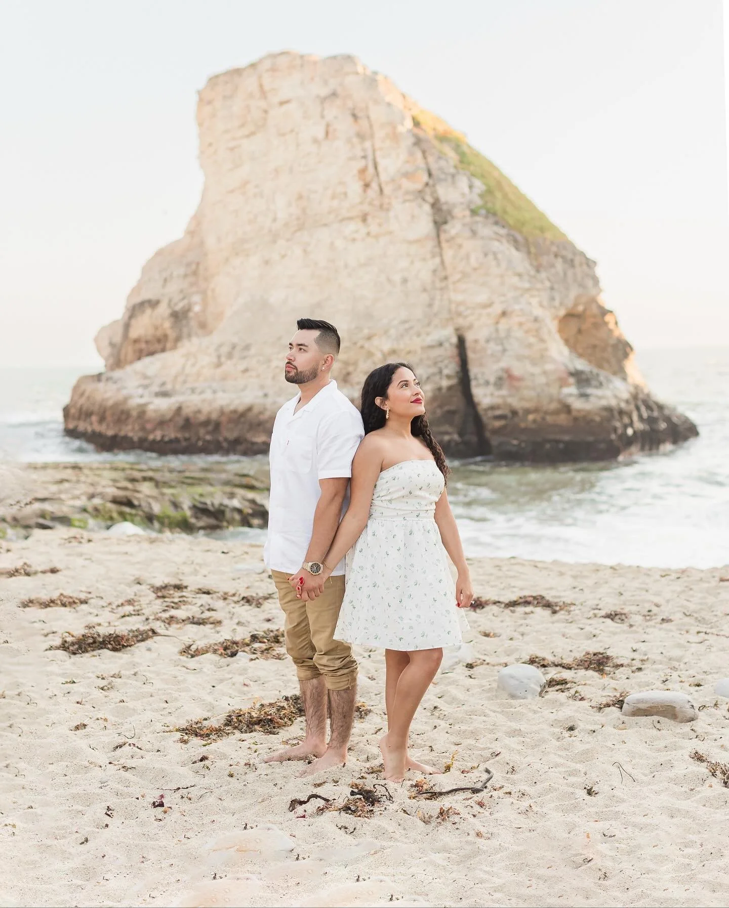 A simple afternoon with Danny + Roxana at one of my favorite beaches.
Sweet smiles, soft colors, and lots of love. 🤍