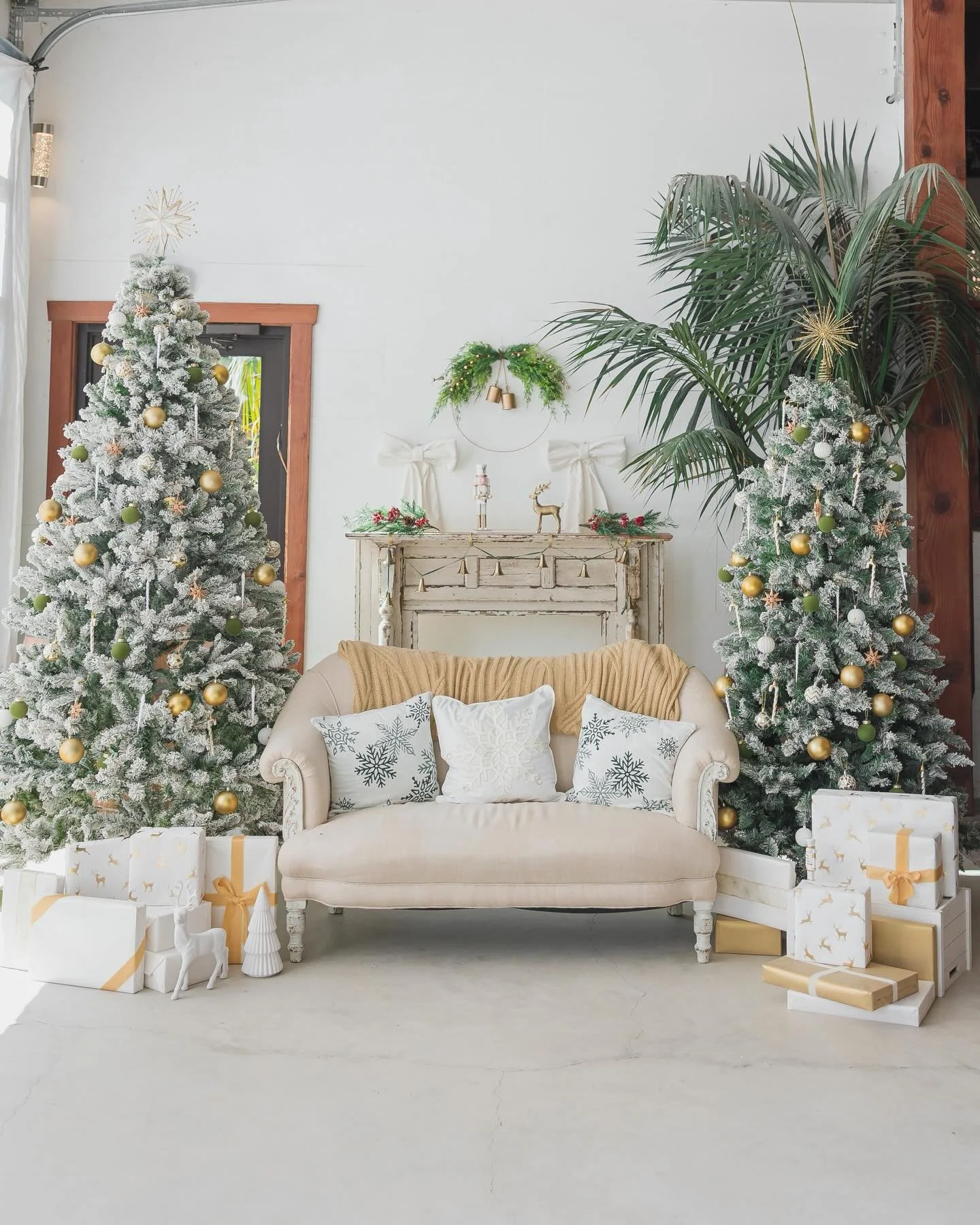 into my Christmas mini setup 🤍✨

This cozy holiday scene came together at The Brothers Ranch, and it honestly made my heart so happy seeing it come to life. I wanted this set to feel warm, timeless, and full of that soft Christmas magic we all love.