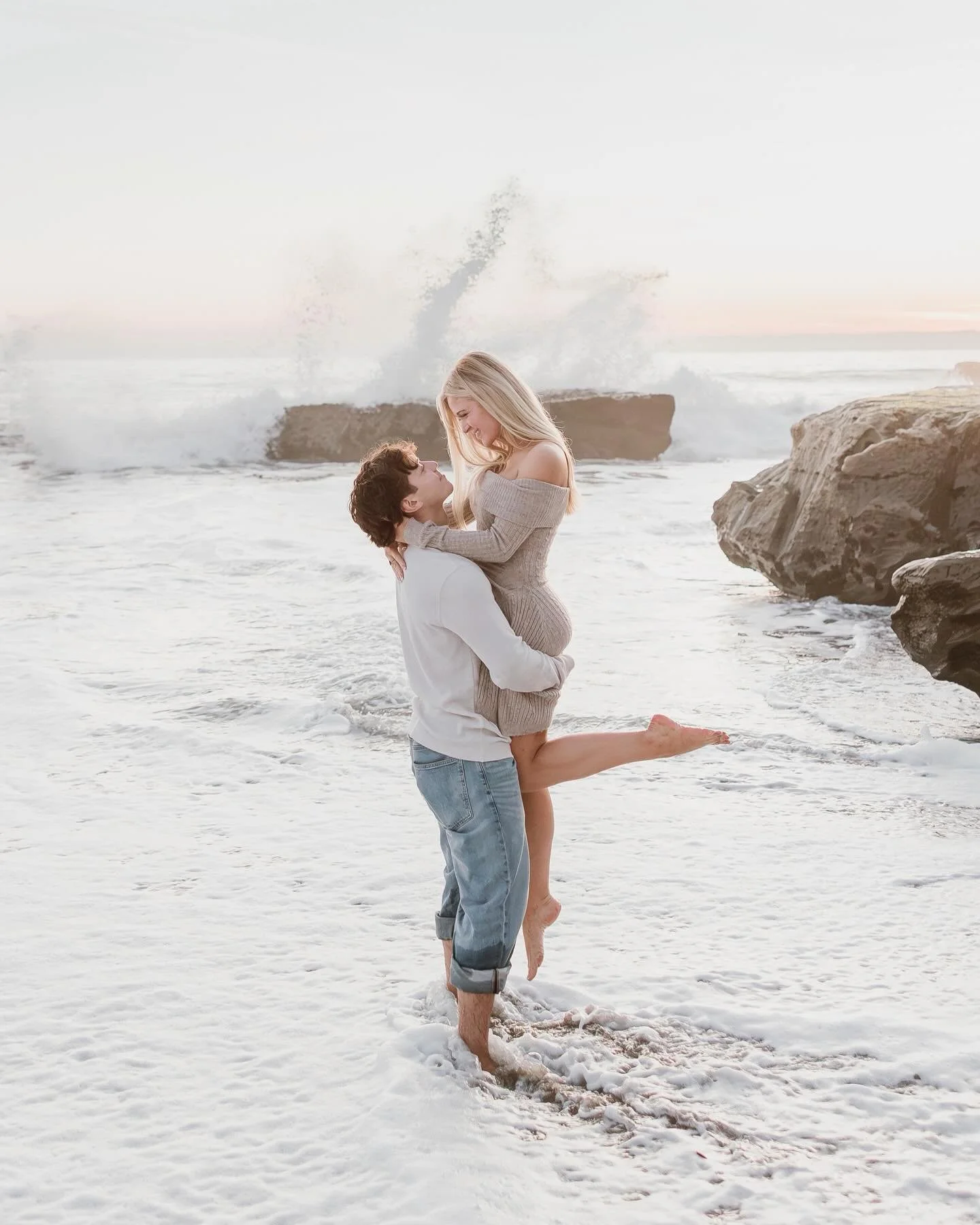 Eli + Alyssa&rsquo;s anniversary session at Point Beach in Santa Cruz 🤍
A love built on laughter, quiet moments, and choosing each other over and over again. Barefoot, windswept, and beautifully present.

These are the days you look back on years fr