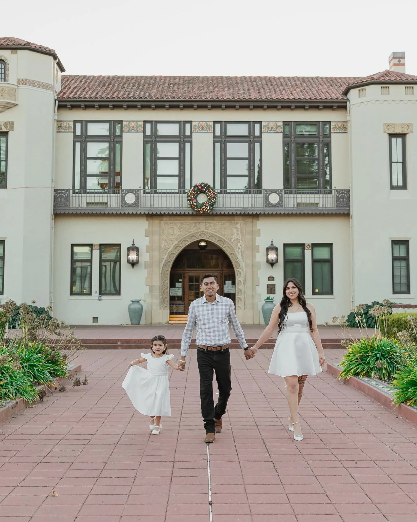 Engagement sessions should feel like this 🤍

Running around.
Stealing kisses.
Big smiles you can&rsquo;t hide.

Counting down to their &ldquo;I do.&rdquo; 🖤📸🤍