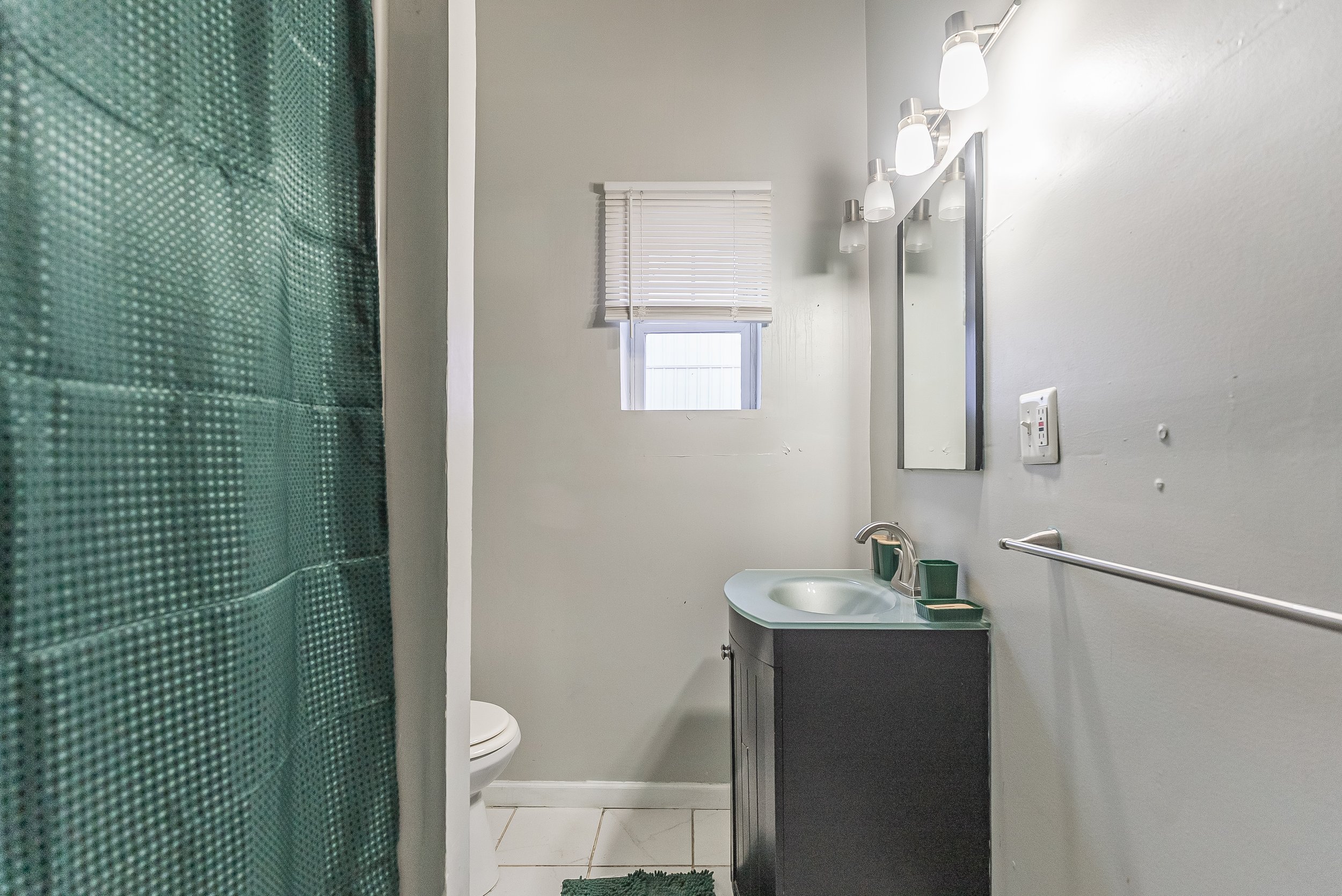 Philly 1BR - Bathroom.jpg