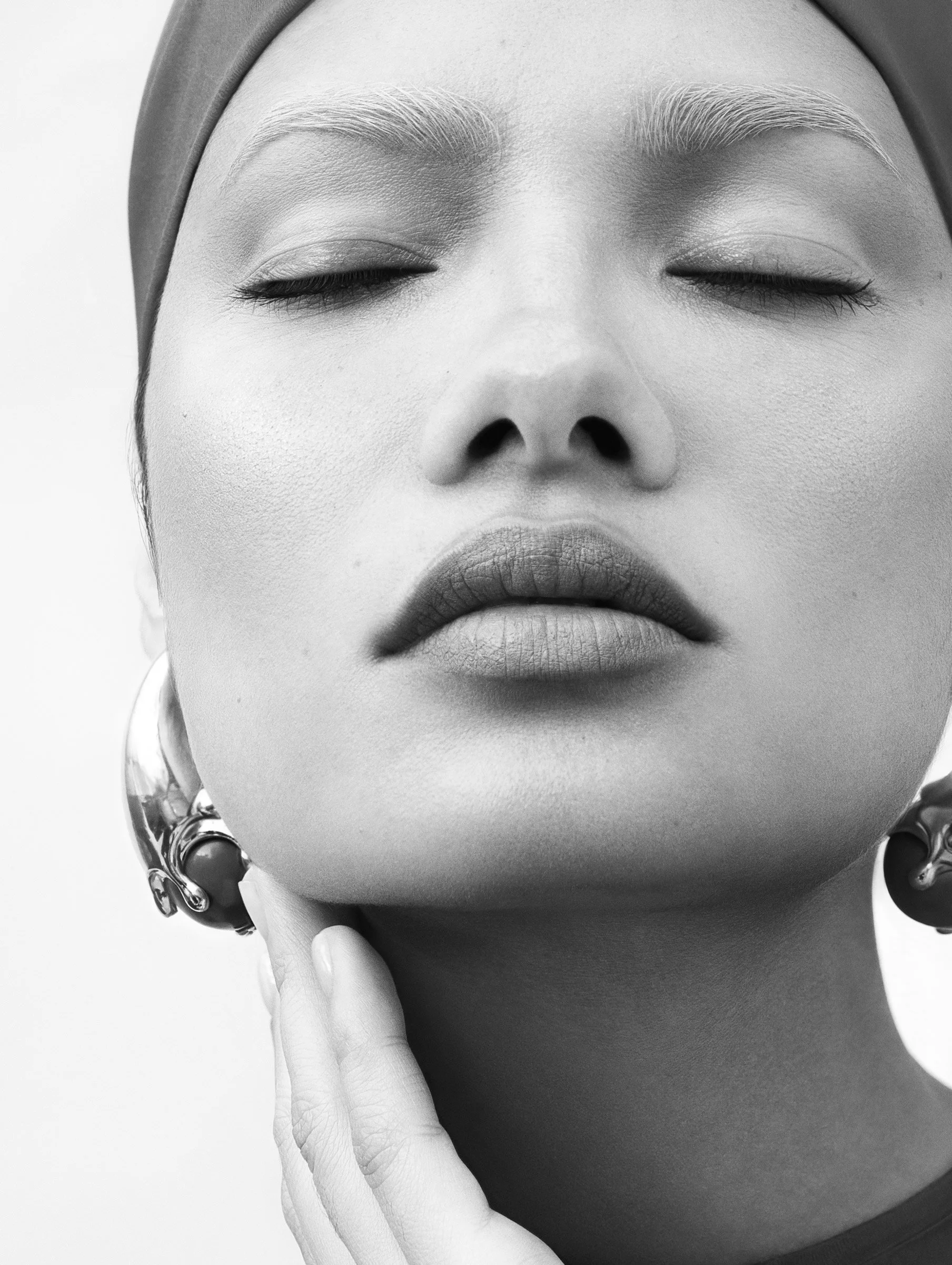 Headscarf MAGDA BUTRYM, earrings BOTTEGA VENETA. Cenit Nadir by David Vetiver