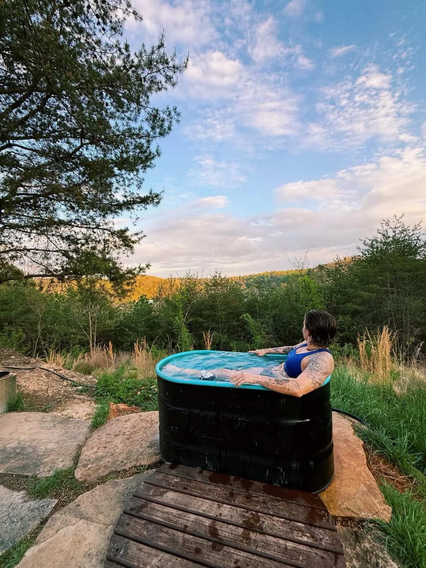 Warm days are here ~ and the cold plunge is hitting just right!!

Hot sauna + cold plunge outside can help your body adjust to seasonal shifts, supporting circulation, circadian rhythm and helping to regulate your system.

This is the week to get a s