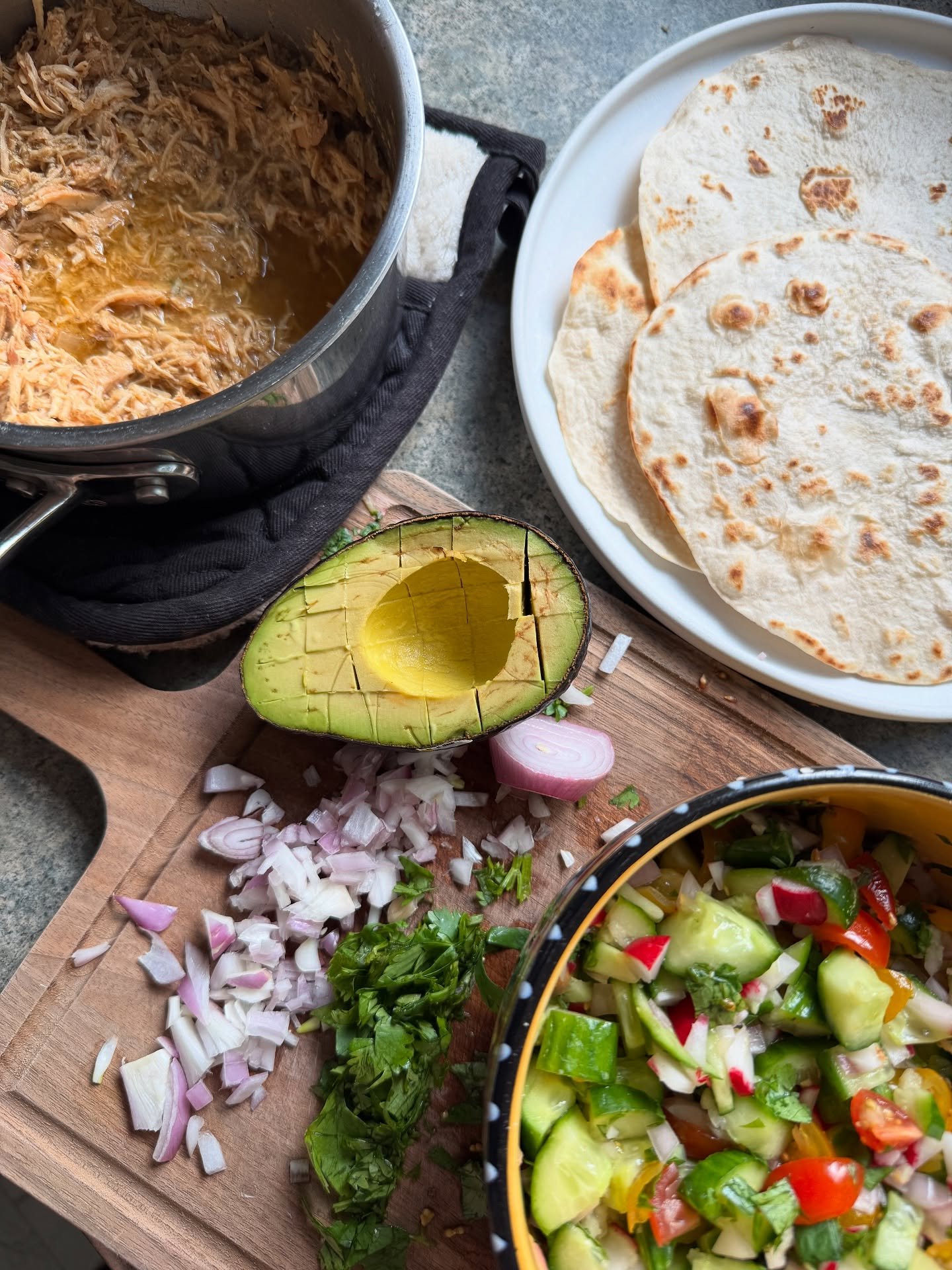 Dinner last night- Crockpot Barbacoa Chicken Tacos 🌮 - every time I have tacos I try to sneak in as many veggies as possible to my salsa so that it doubles as a mini salad. Swipe to see the shallot 🧅, tomato 🍅, cucumber 🥒, radish 🫜 salsa with ci