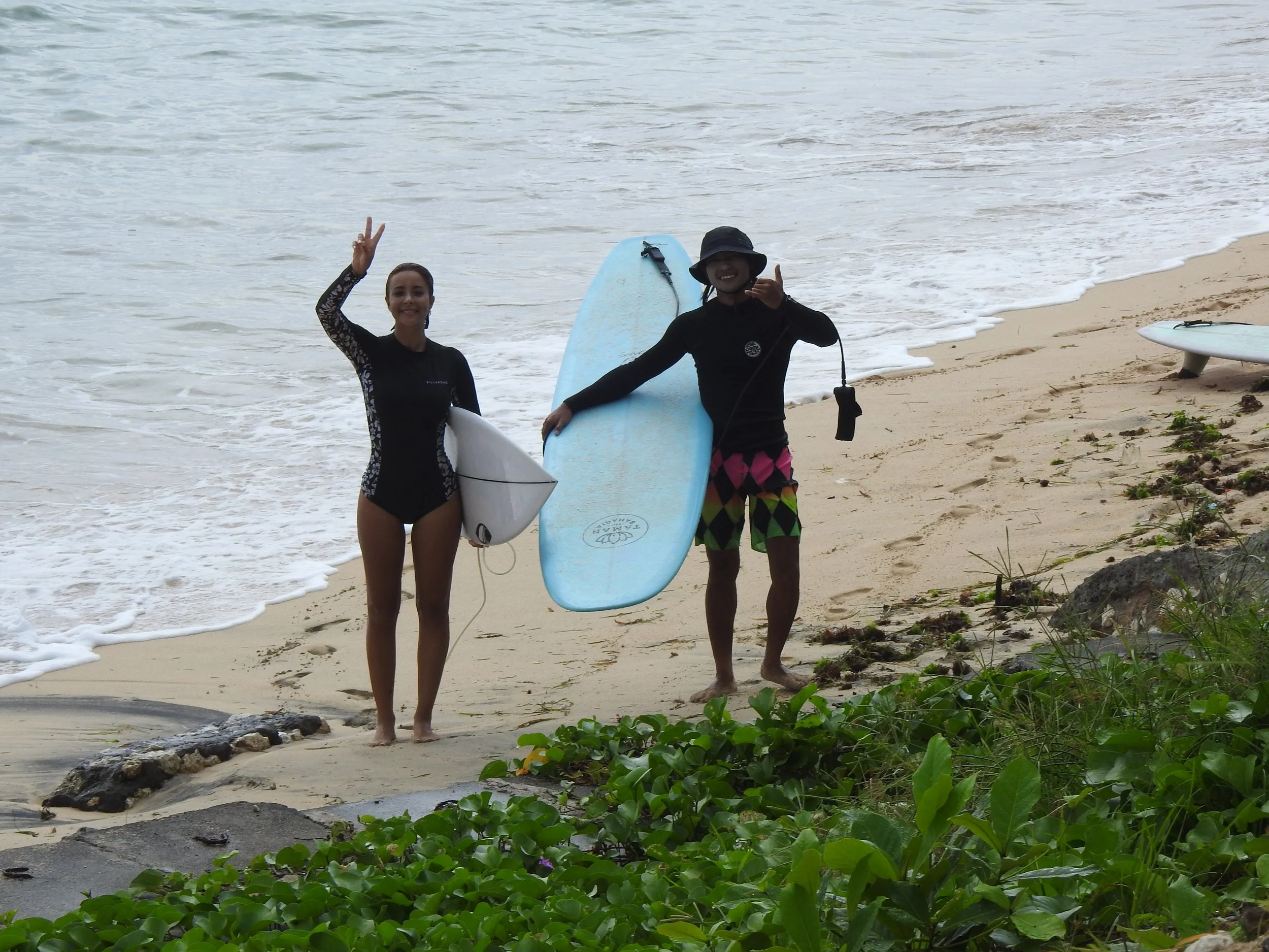 Rym Renom France French Peak Surf Bali Students at Padang Padang Beach Uluwatu Surfing Peak Surf Bali Surf School high five smiles fun happy joy friendship surfing beautiful beach crystal clear water white sand celebrity pink teaching surf surfer gir