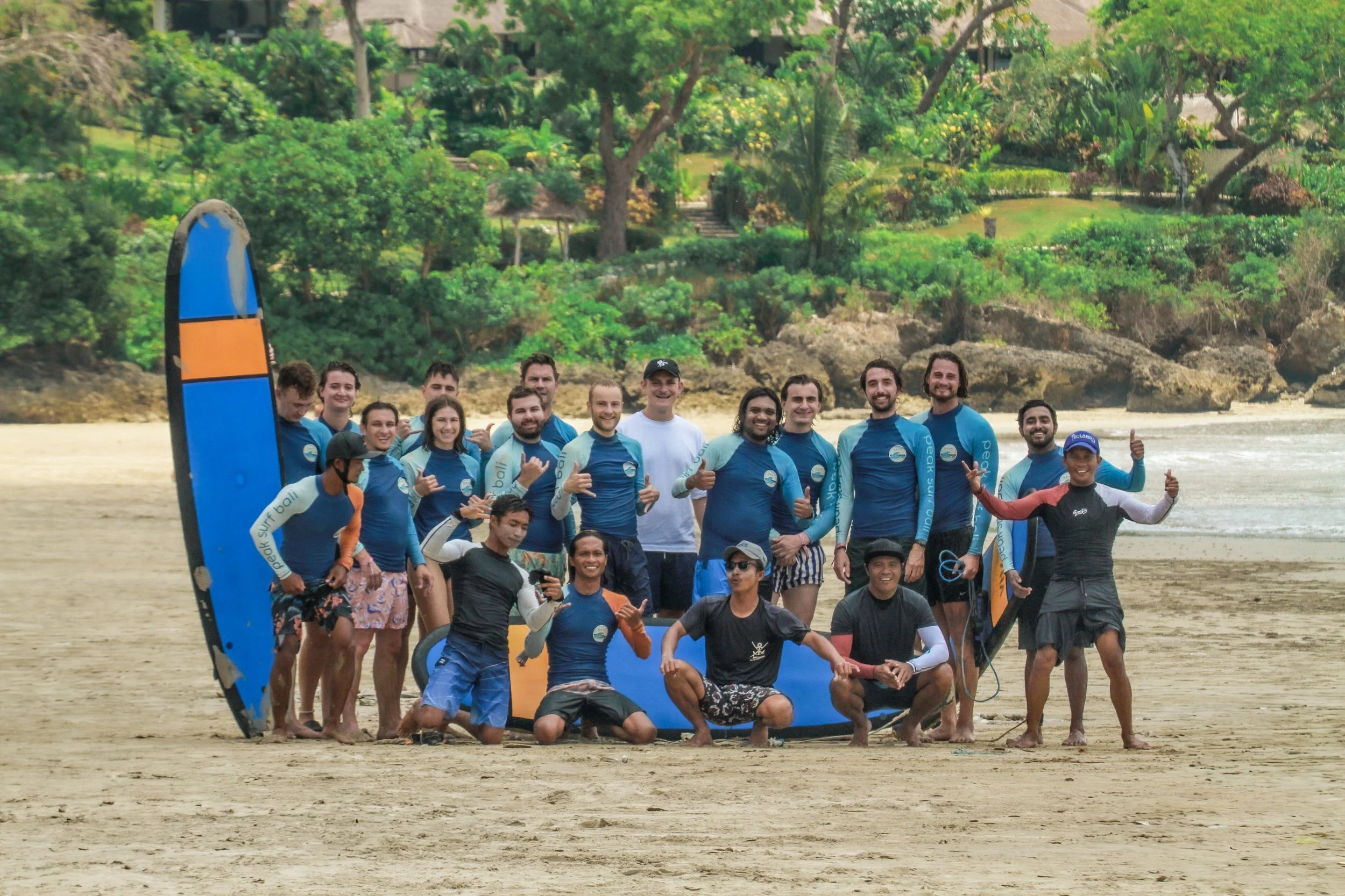 Group of Surf Students Solana Peak Surf Bali x After Break Point at Jimbaran Beach! @solana @solanabreakpoint peak surf school bali happy joy friendhip students riding waves at Jimbaran Uluwatu 