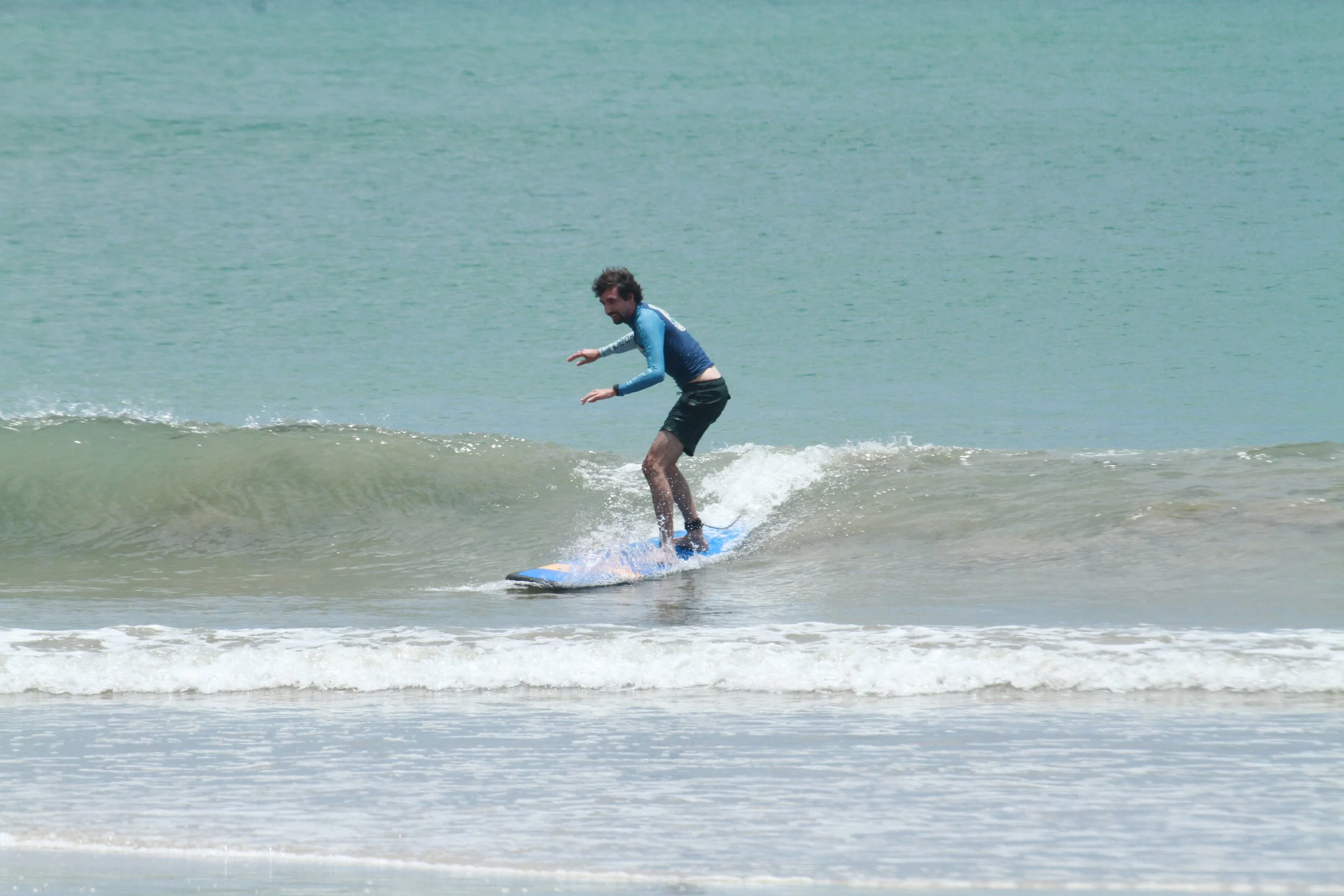 Group of Surf Students Solana Peak Surf Bali x After Break Point at Jimbaran Beach! @solana @solanabreakpoint peak surf school bali happy joy friendhip students riding waves at Jimbaran Uluwatu White sand crystal blue water clear water Peak Surf Scho