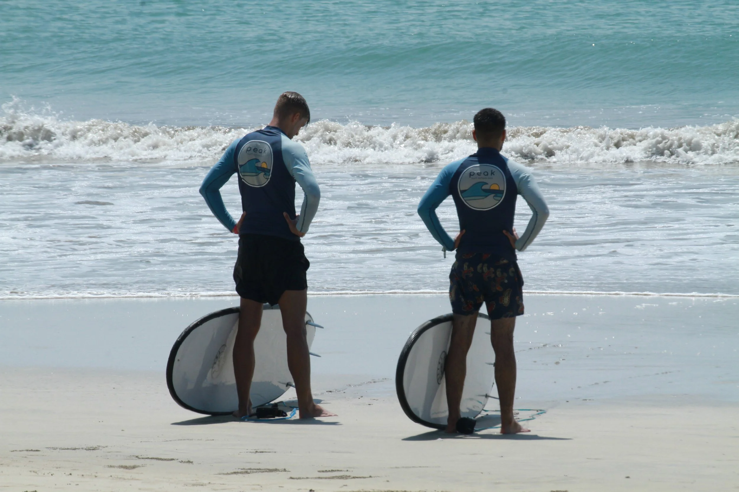 Group of Surf Students Solana Peak Surf Bali x After Break Point at Jimbaran Beach! @solana @solanabreakpoint peak surf school bali happy joy friendhip students riding waves at Jimbaran Uluwatu White sand crystal blue water clear water Peak Surf Scho