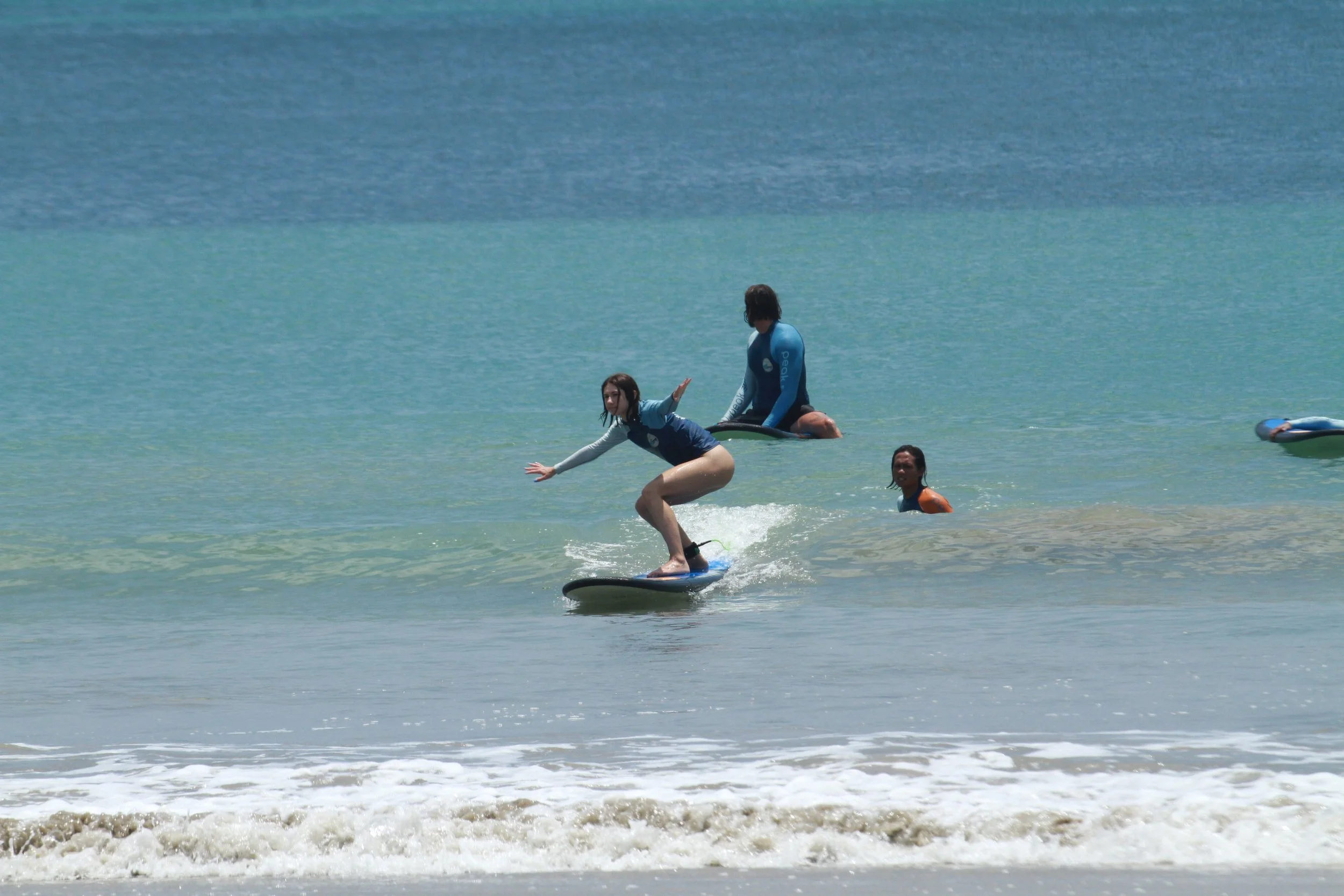 Group of Surf Students Solana Peak Surf Bali x After Break Point at Jimbaran Beach! @solana @solanabreakpoint peak surf school bali happy joy friendhip students riding waves at Jimbaran Uluwatu White sand crystal blue water clear water Peak Surf Scho