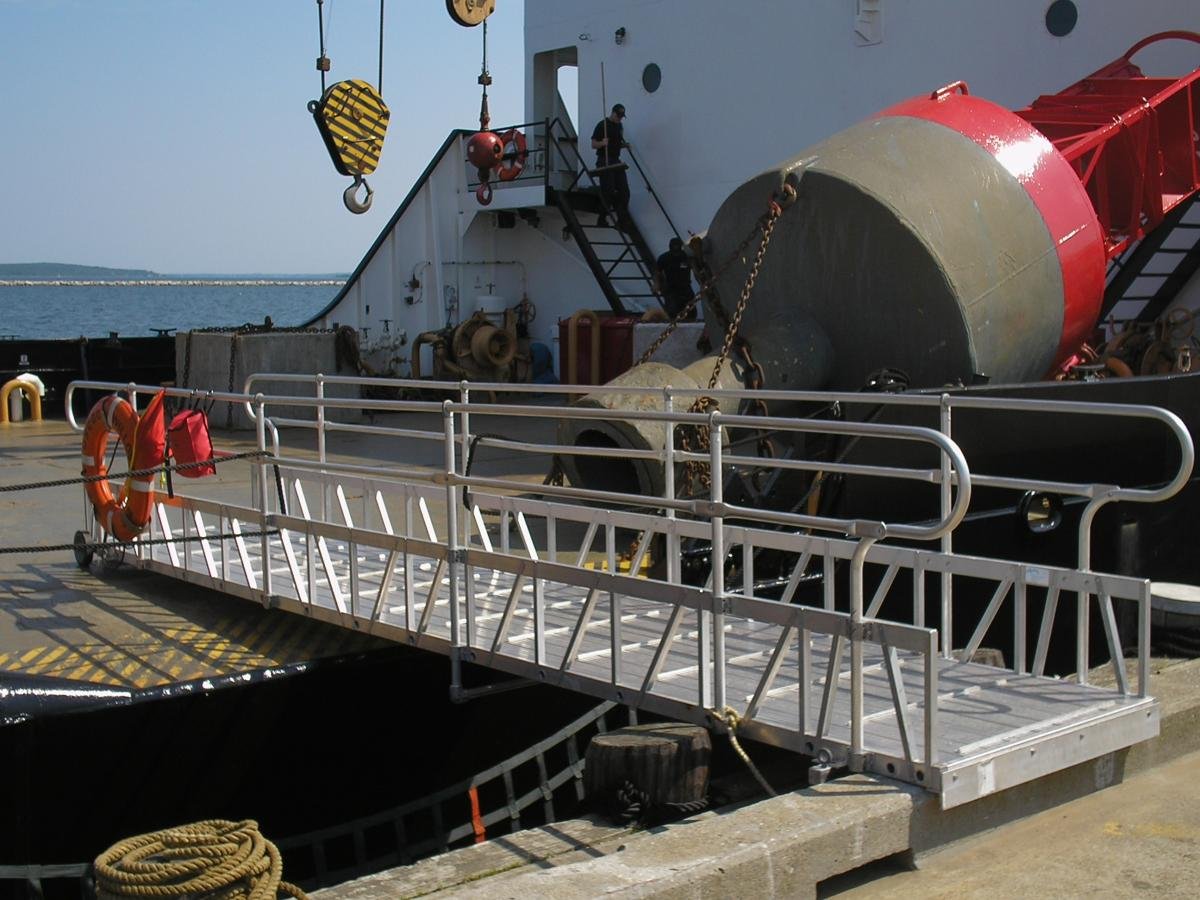 gangway_2-1.jpg